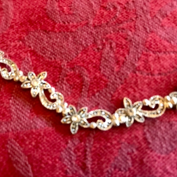 Pretty Necklace and Bracelet Set - Picture 5 of 9